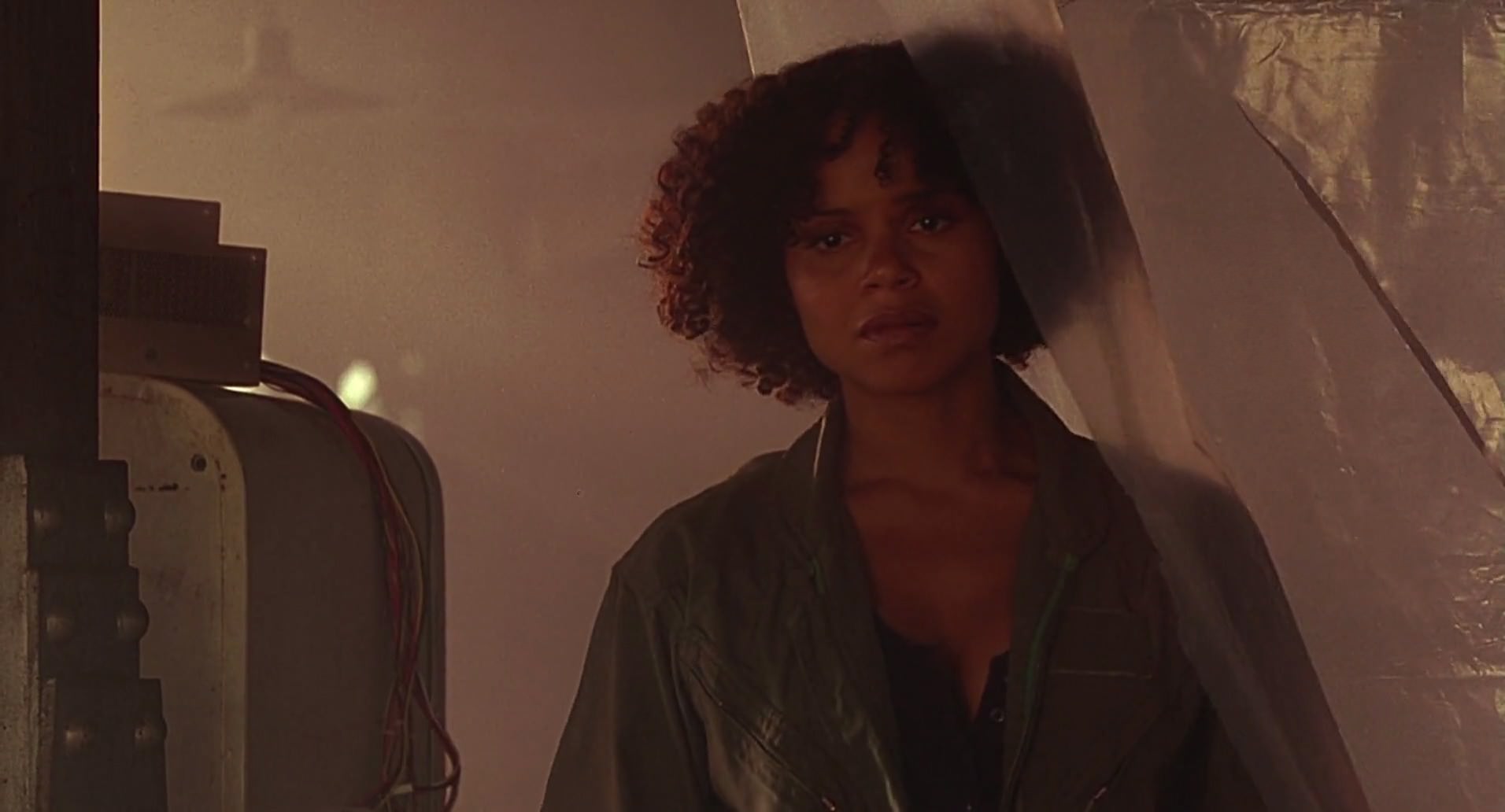 Barb Wire (1996) HD screenshot 8771