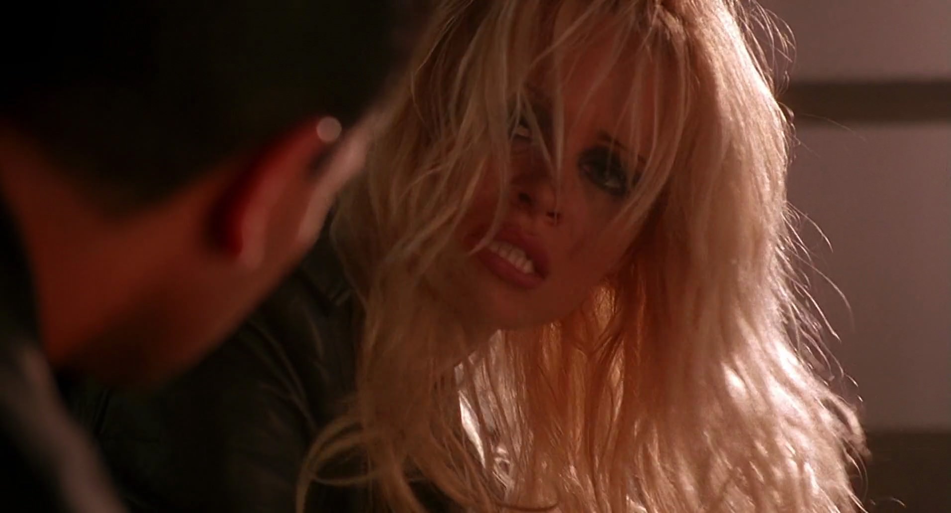Barb Wire (1996) HD screenshot 8801