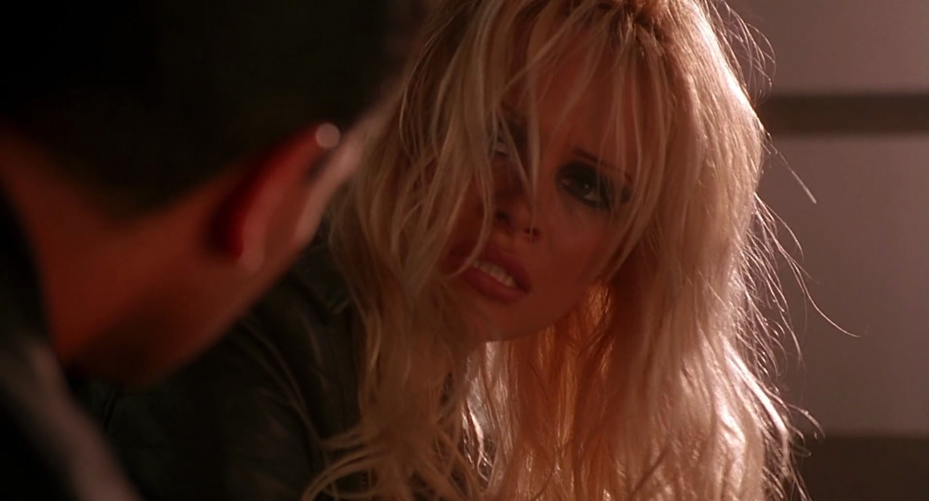 Barb Wire (1996) screencap 8802