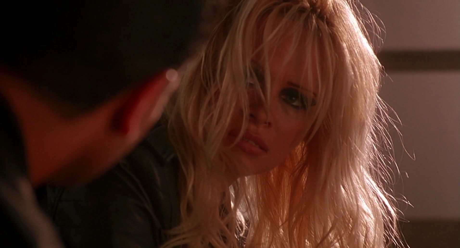 Barb Wire (1996) screencap 8805