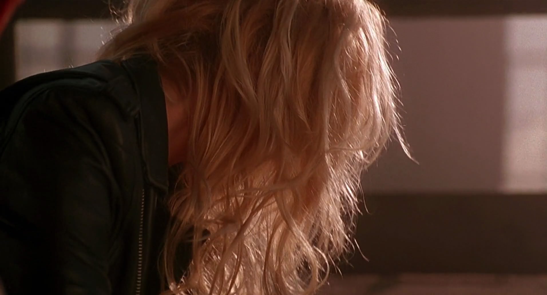 Barb Wire (1996) screencap 8820
