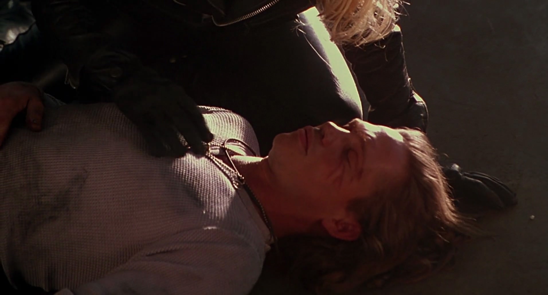 Barb Wire (1996) screencap 8832