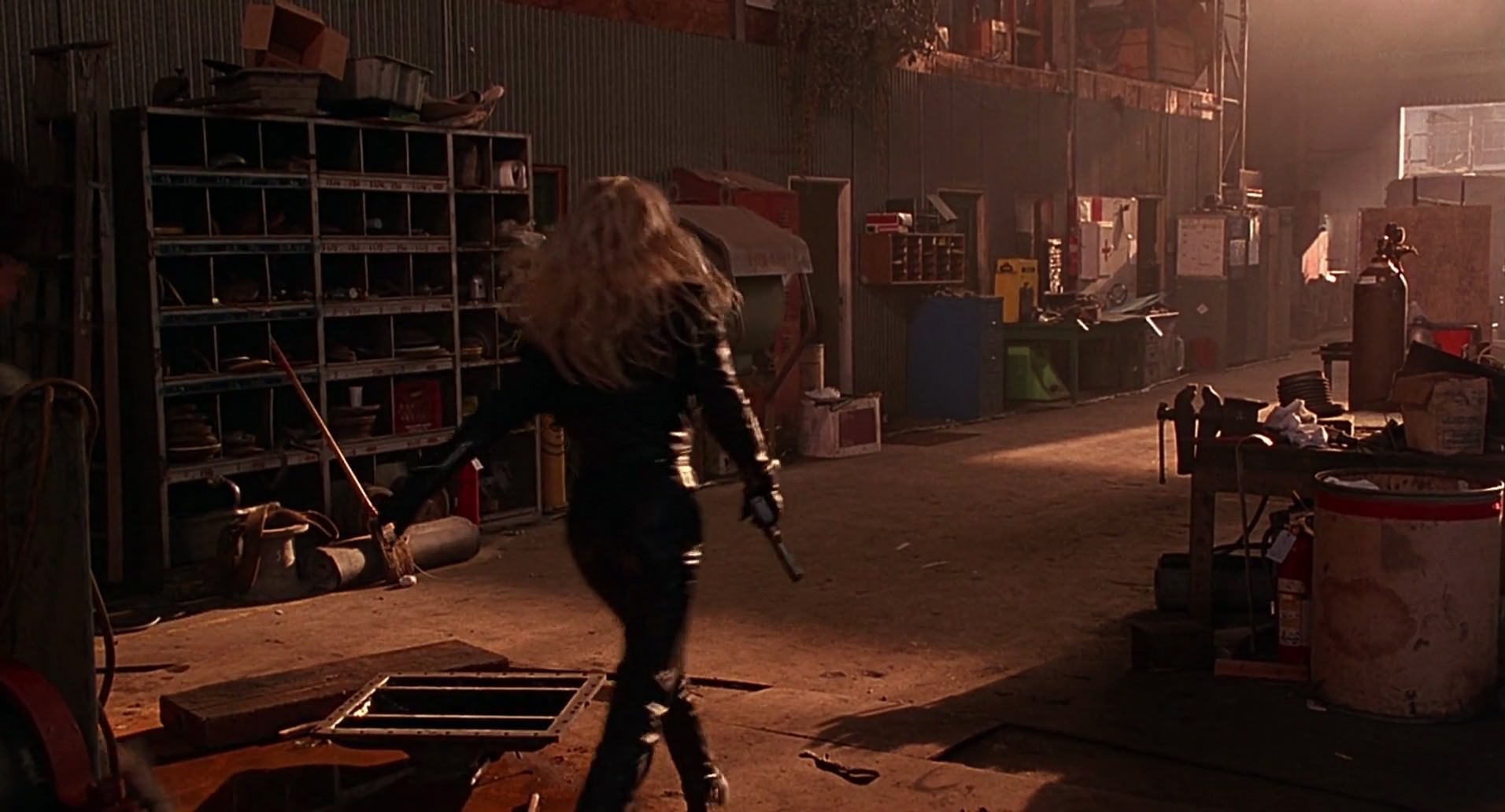 Barb Wire (1996) HD screenshot 8852