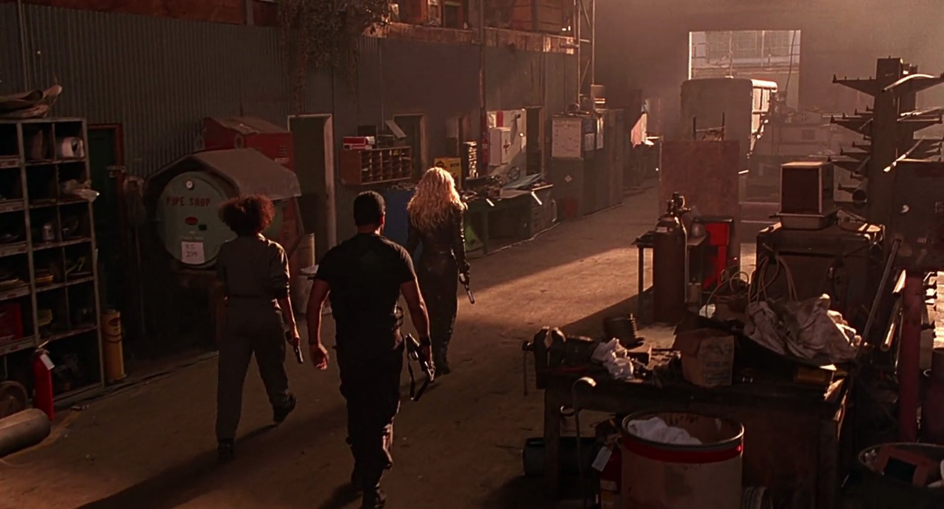 Barb Wire (1996) HD screenshot 8858