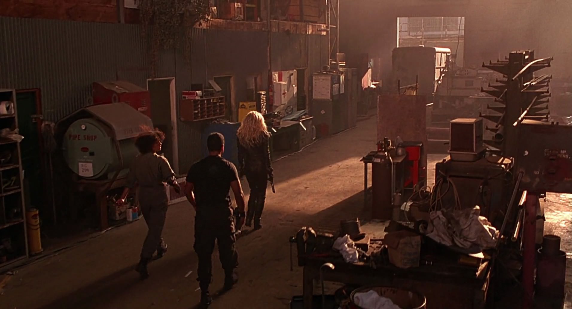 Barb Wire (1996) screencap 8859