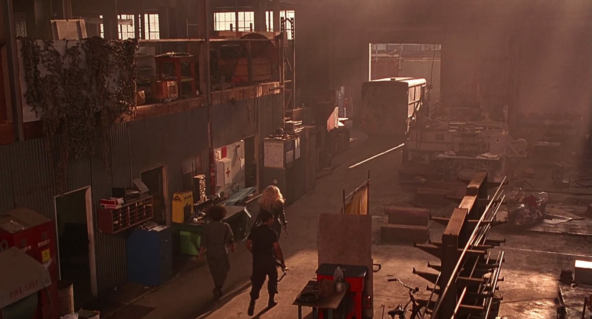 Barb Wire (1996) screencap 8865