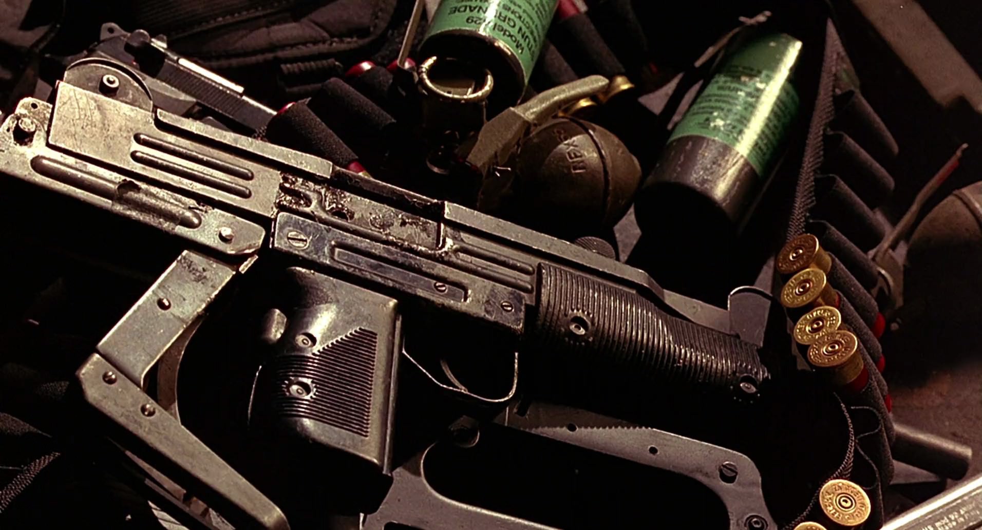 Barb Wire (1996) screencap 8898