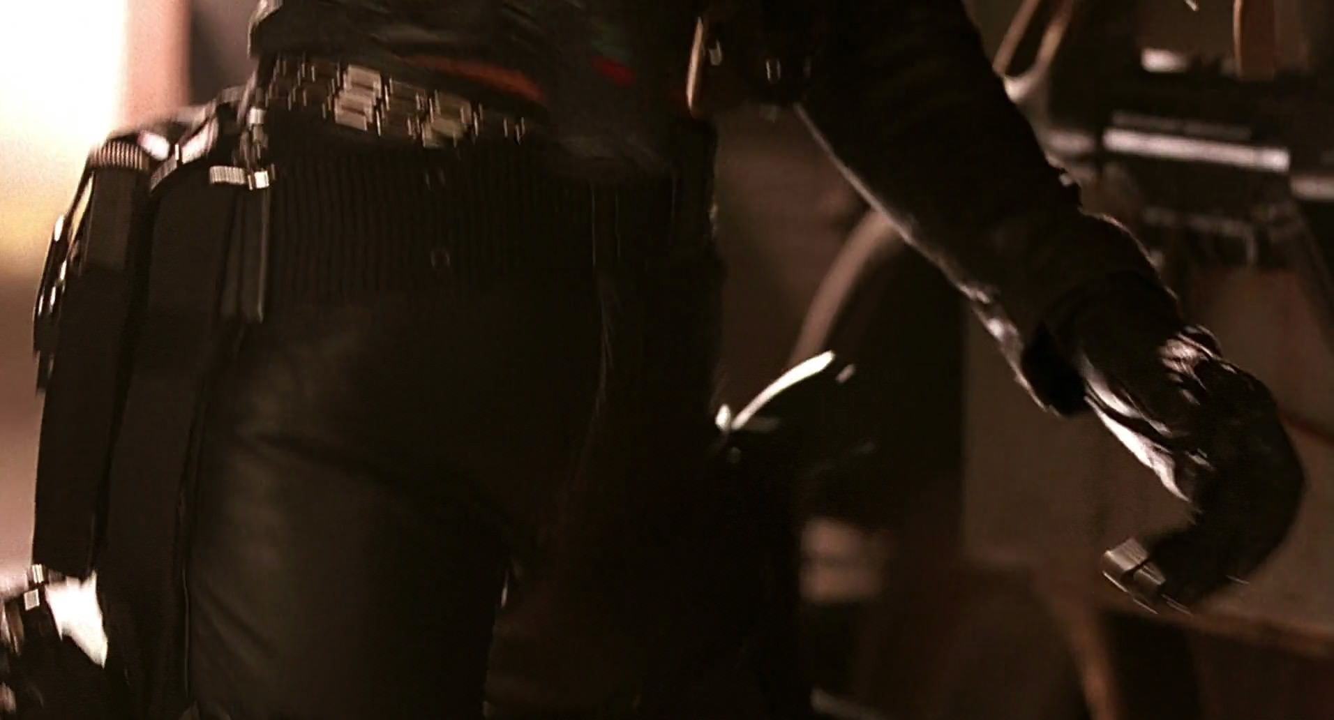 Barb Wire (1996) screencap 8901