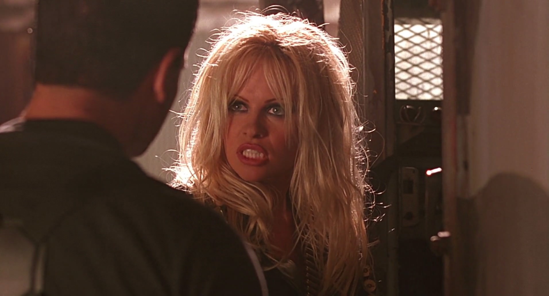 Barb Wire (1996) HD screenshot 8927