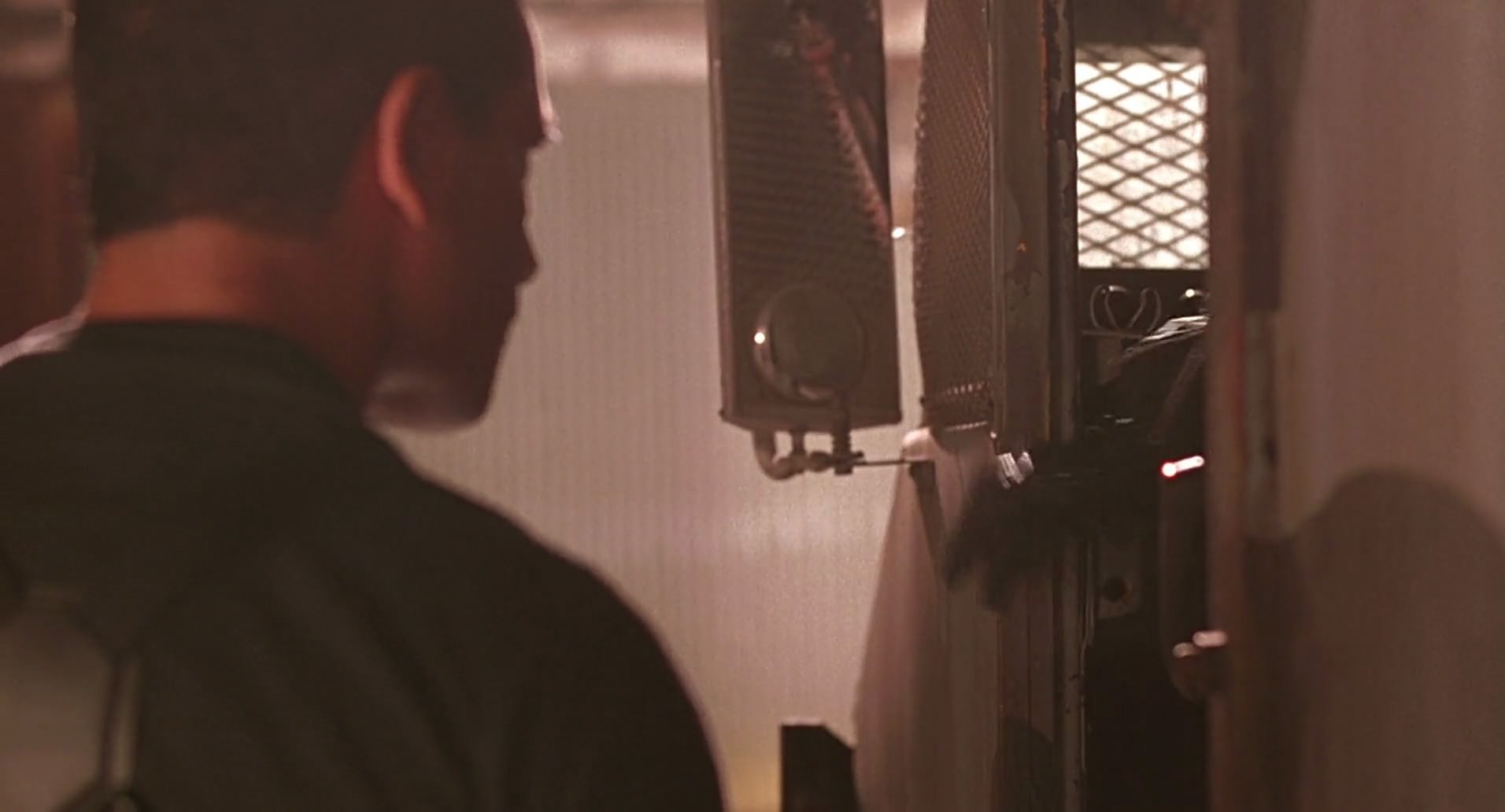 Barb Wire (1996) screencap 8931
