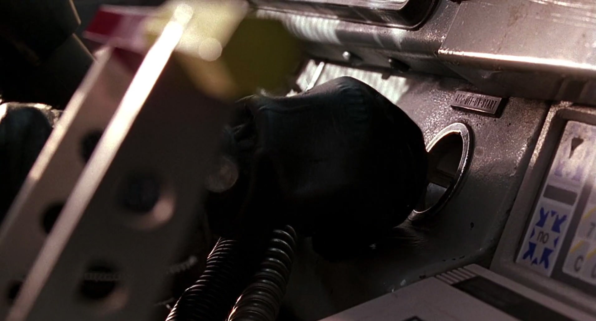 Barb Wire (1996) HD screenshot 8933