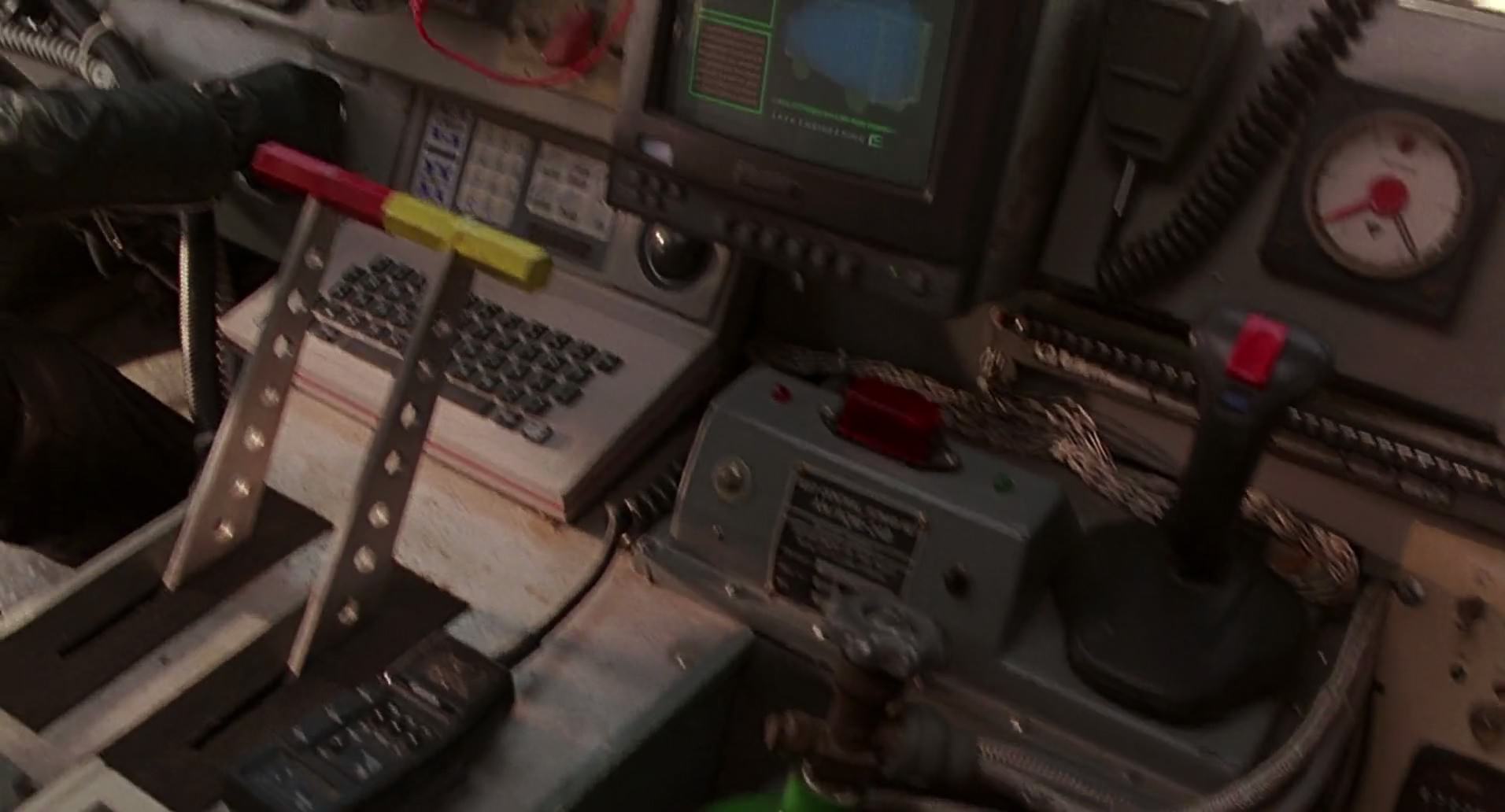 Barb Wire (1996) screencap 8946
