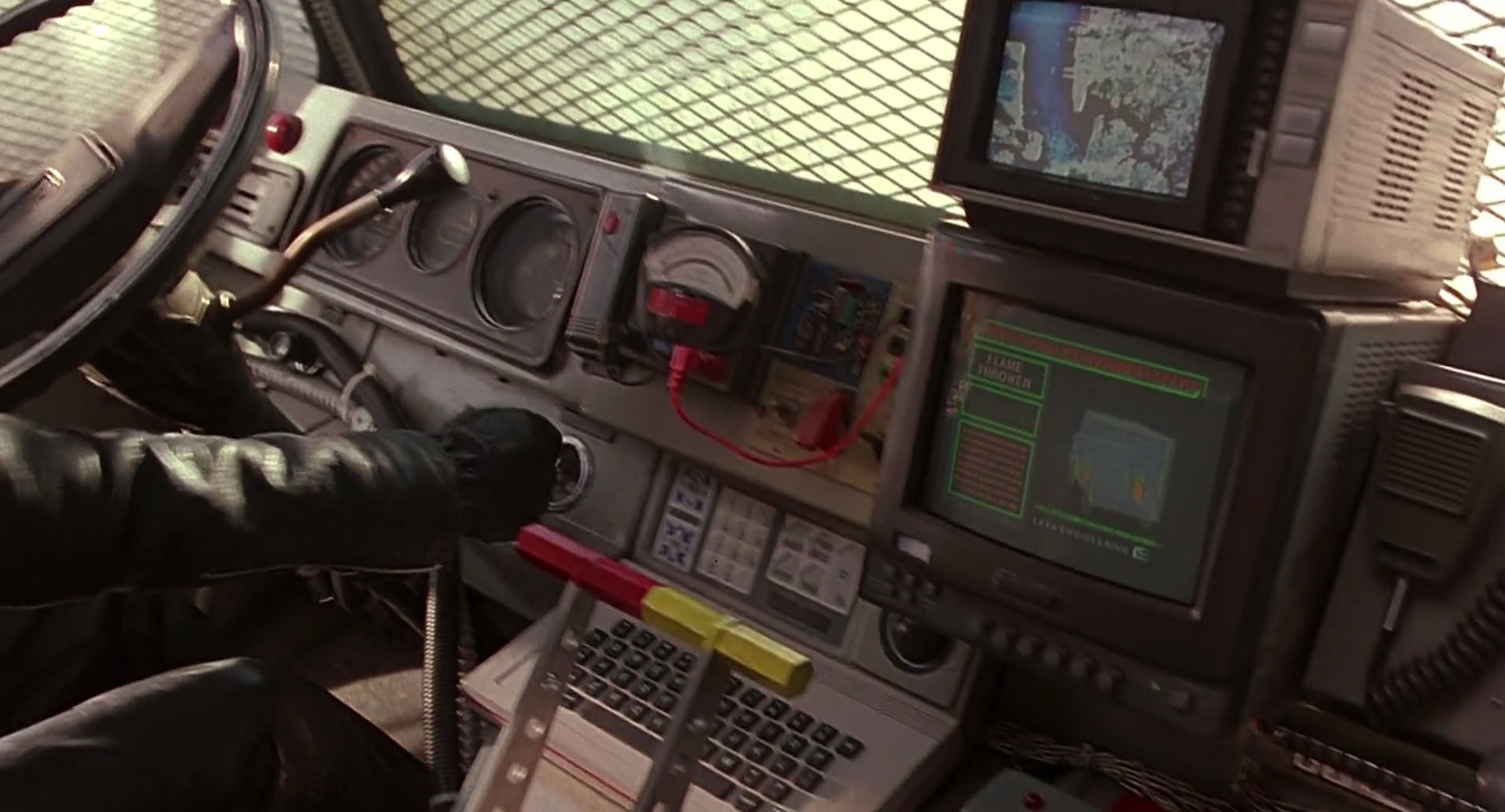 Barb Wire (1996) HD screenshot 8948