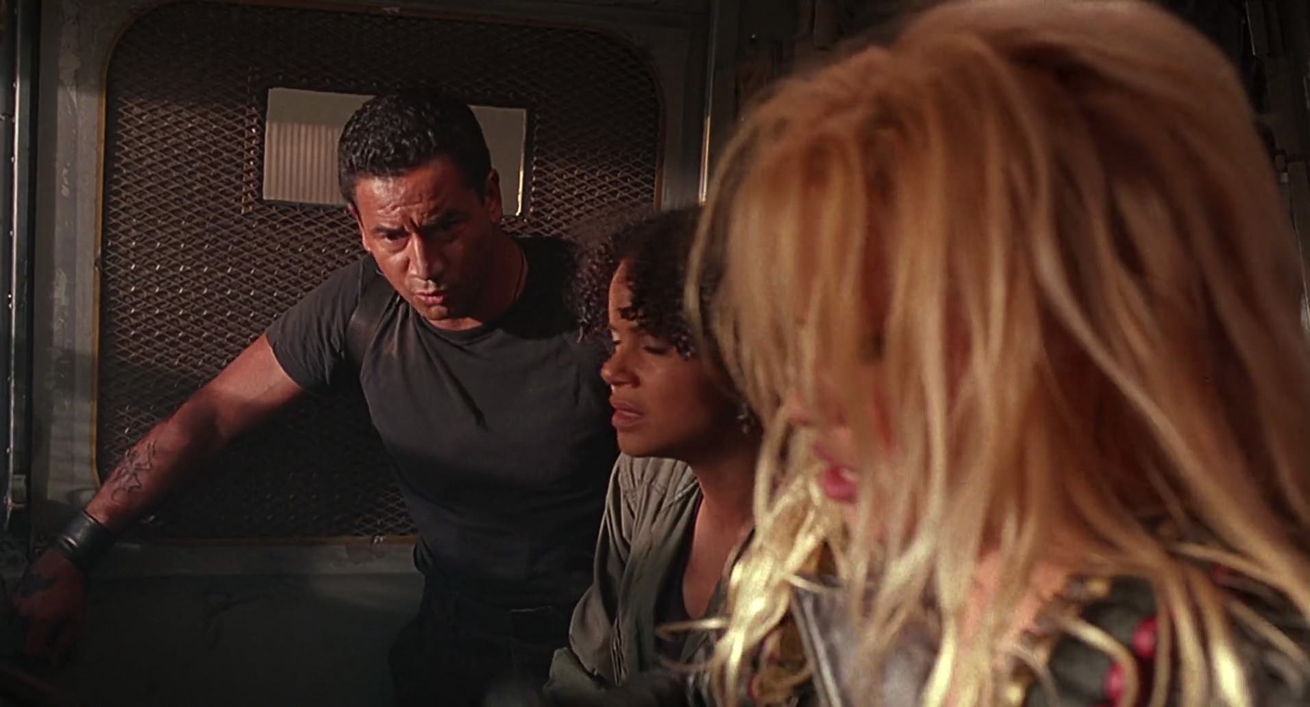 Barb Wire (1996) screencap 8949