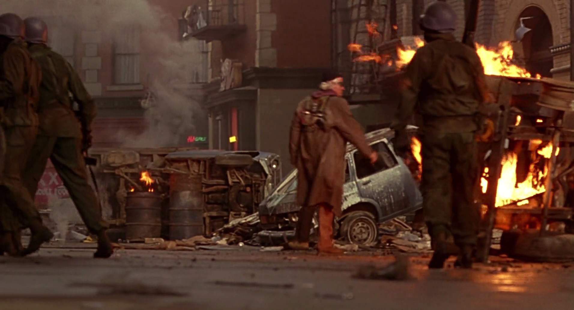Barb Wire (1996) screencap 8979