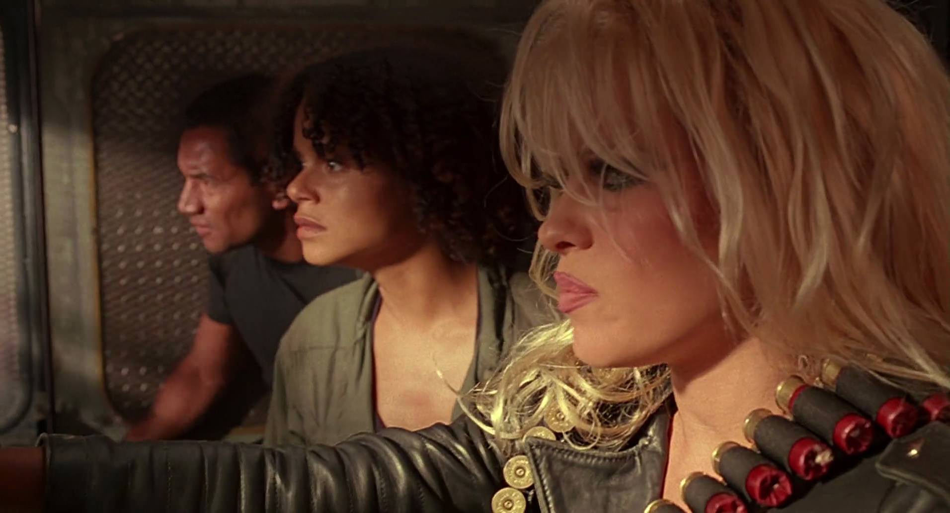 Barb Wire (1996) screencap 9012