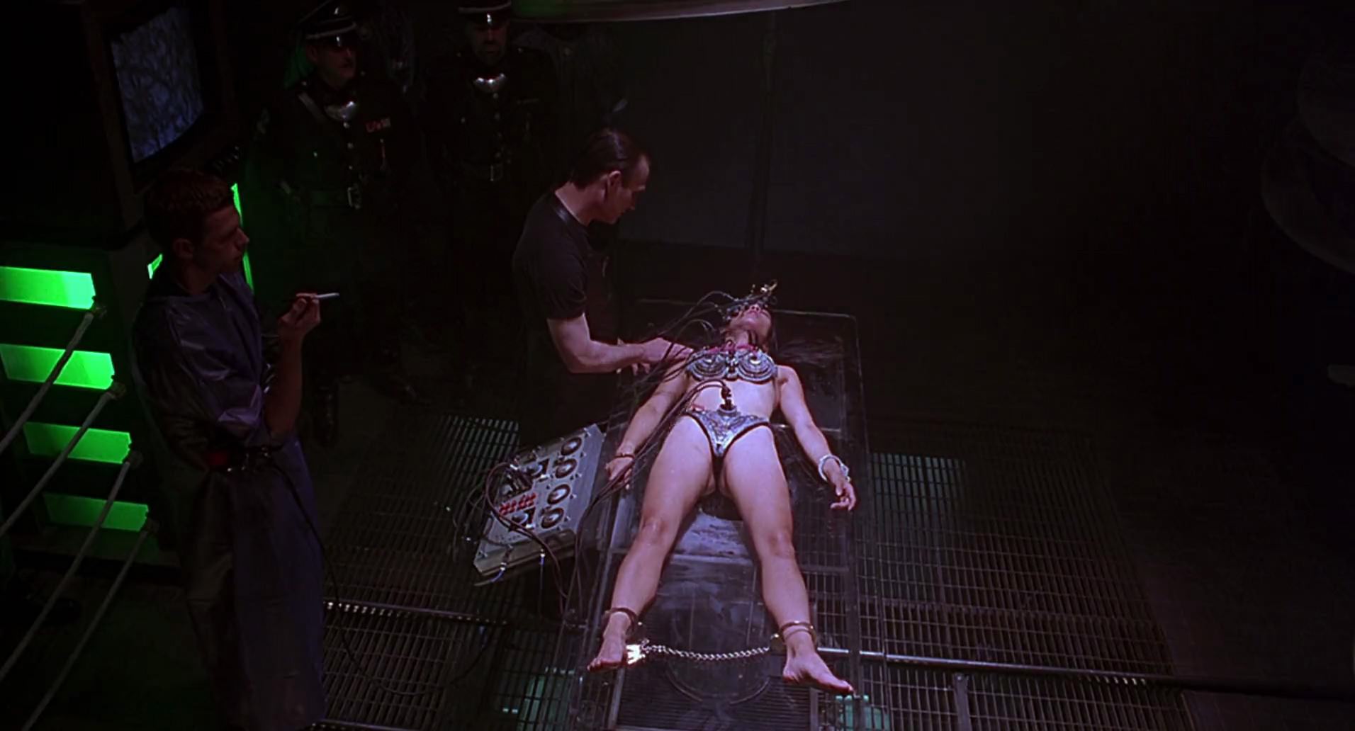 Barb Wire (1996) HD screenshot 905