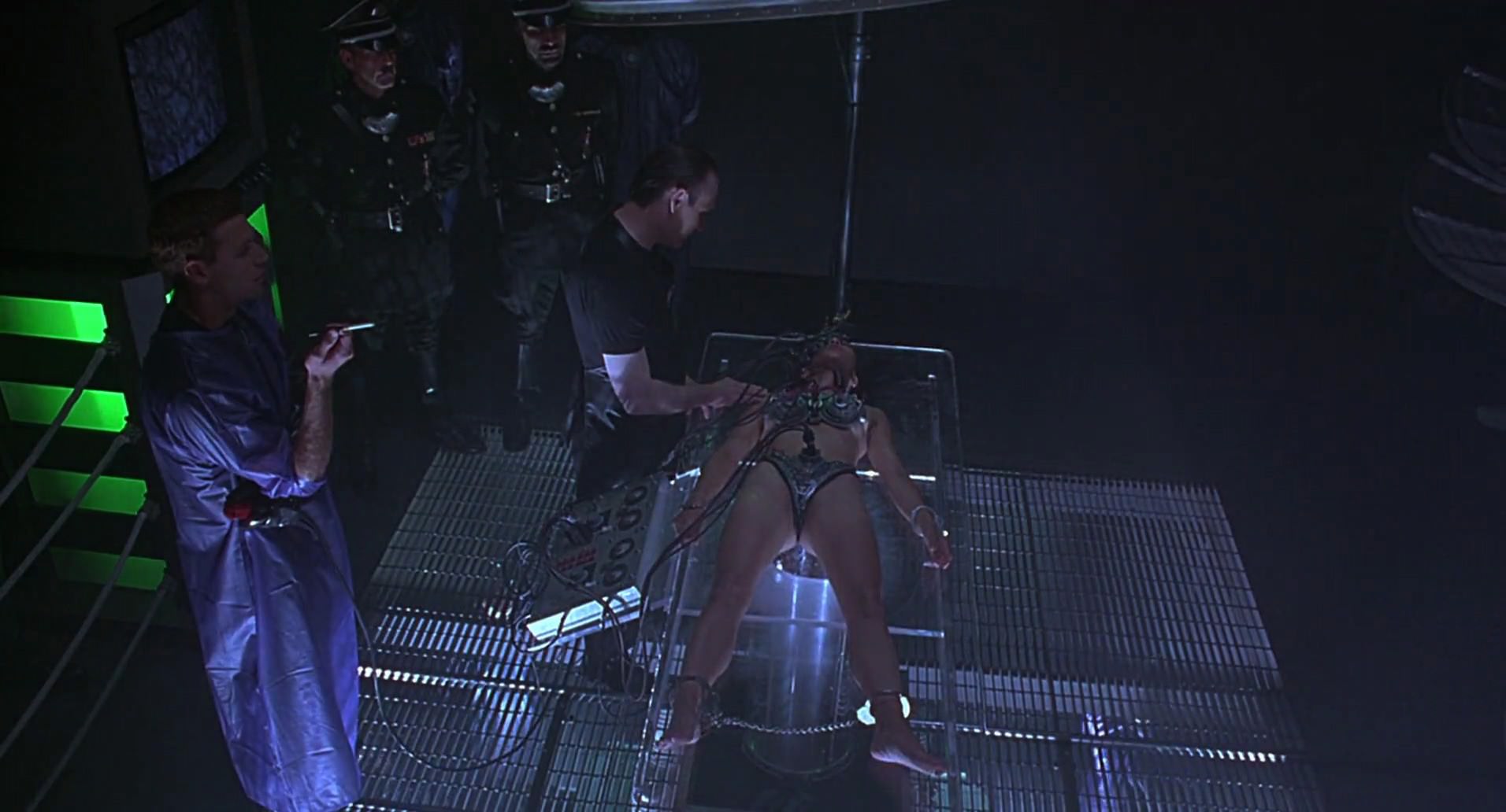 Barb Wire (1996) screencap 909