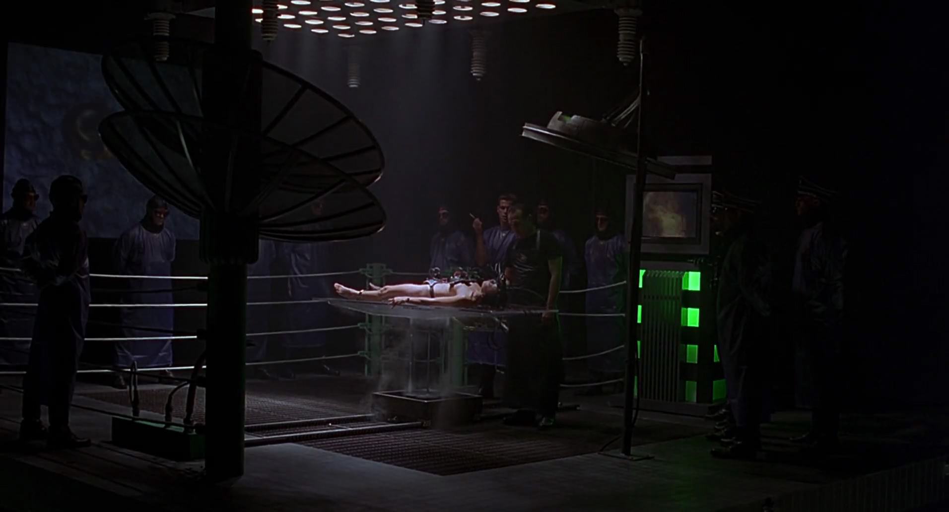 Barb Wire (1996) screencap 936