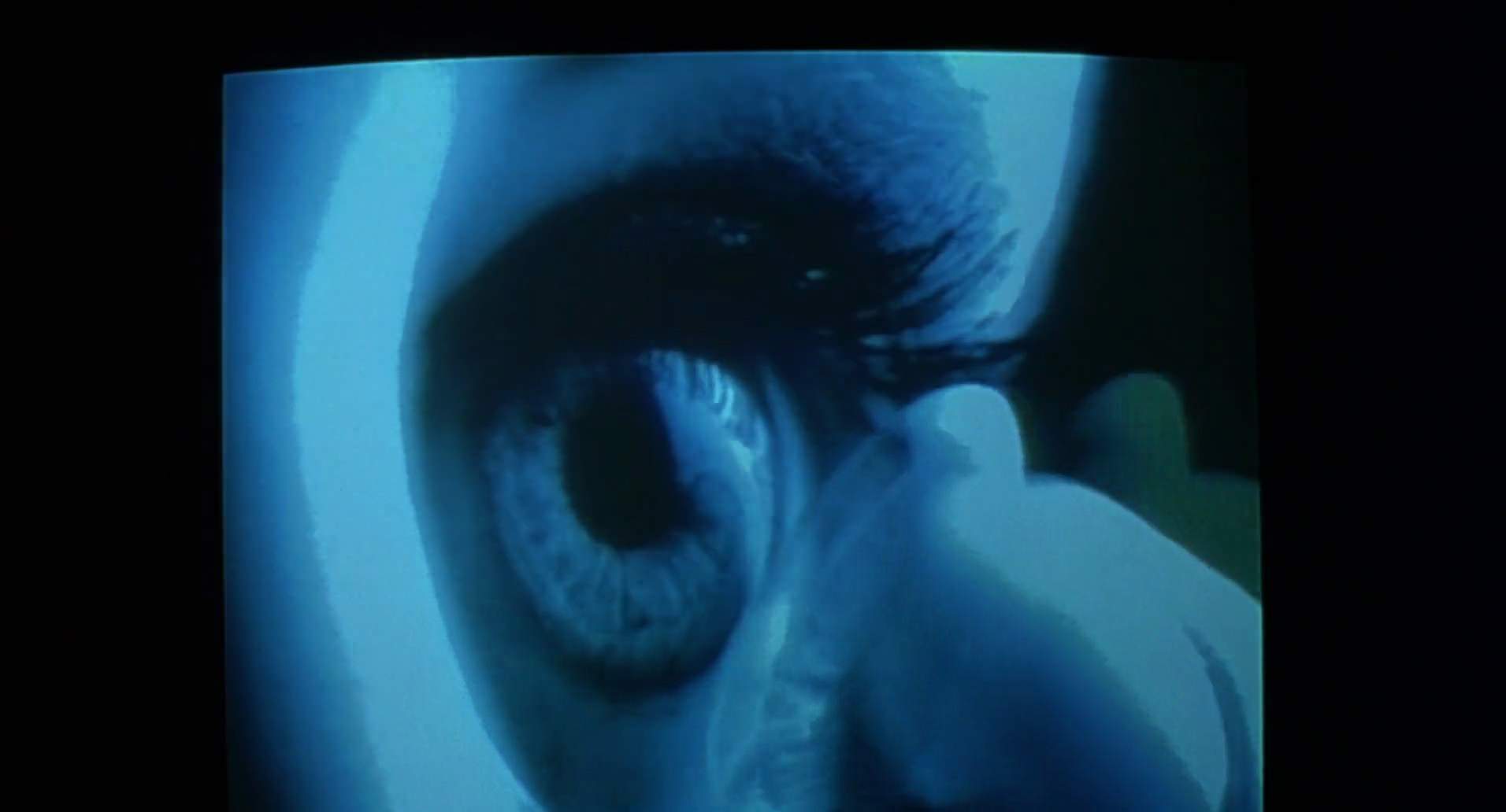 Barb Wire (1996) screencap 939