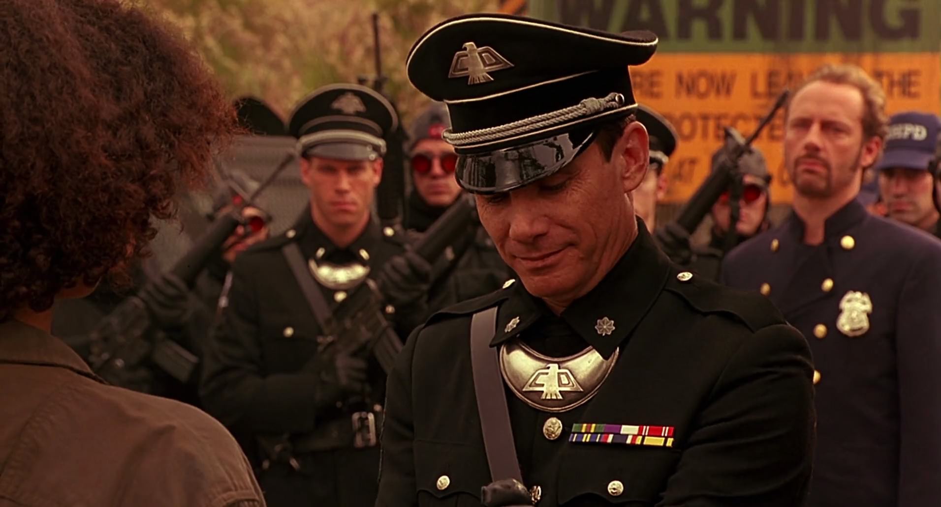 Barb Wire (1996) screencap 9411