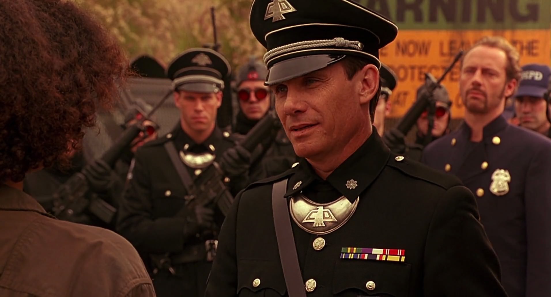 Barb Wire (1996) screencap 9414