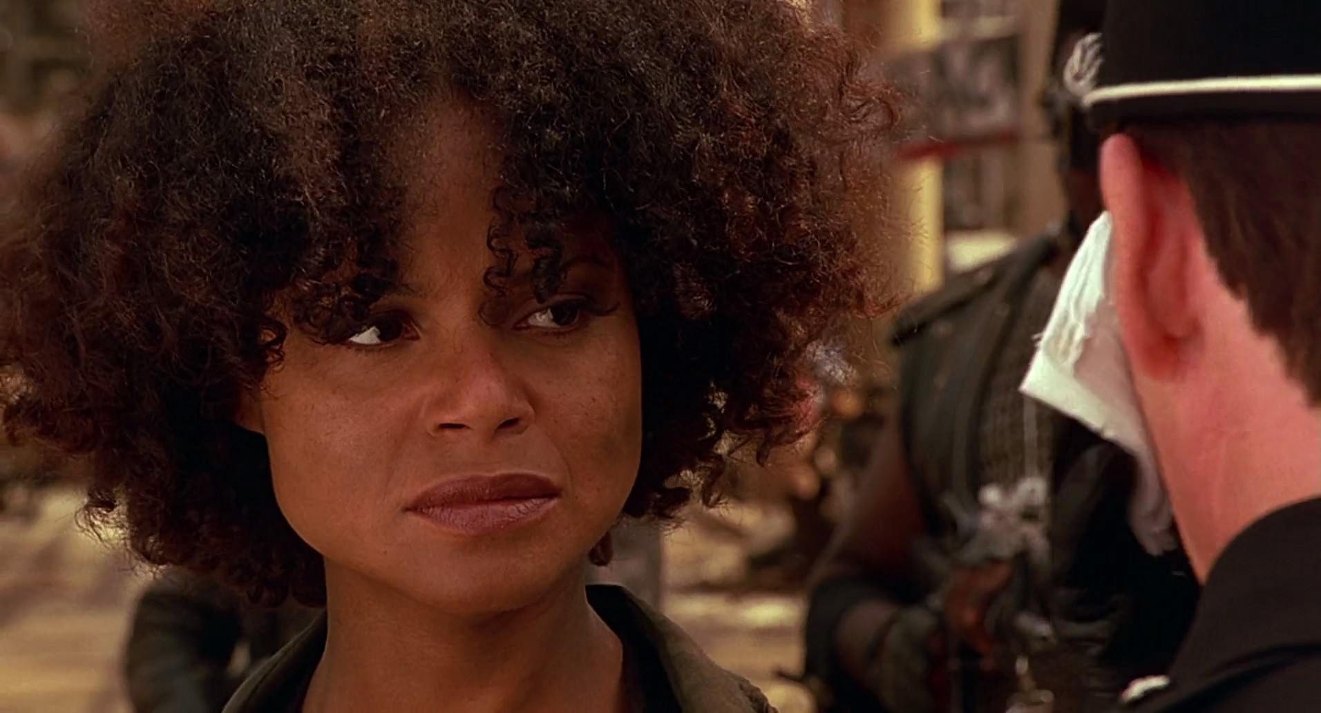 Barb Wire (1996) screencap 9417
