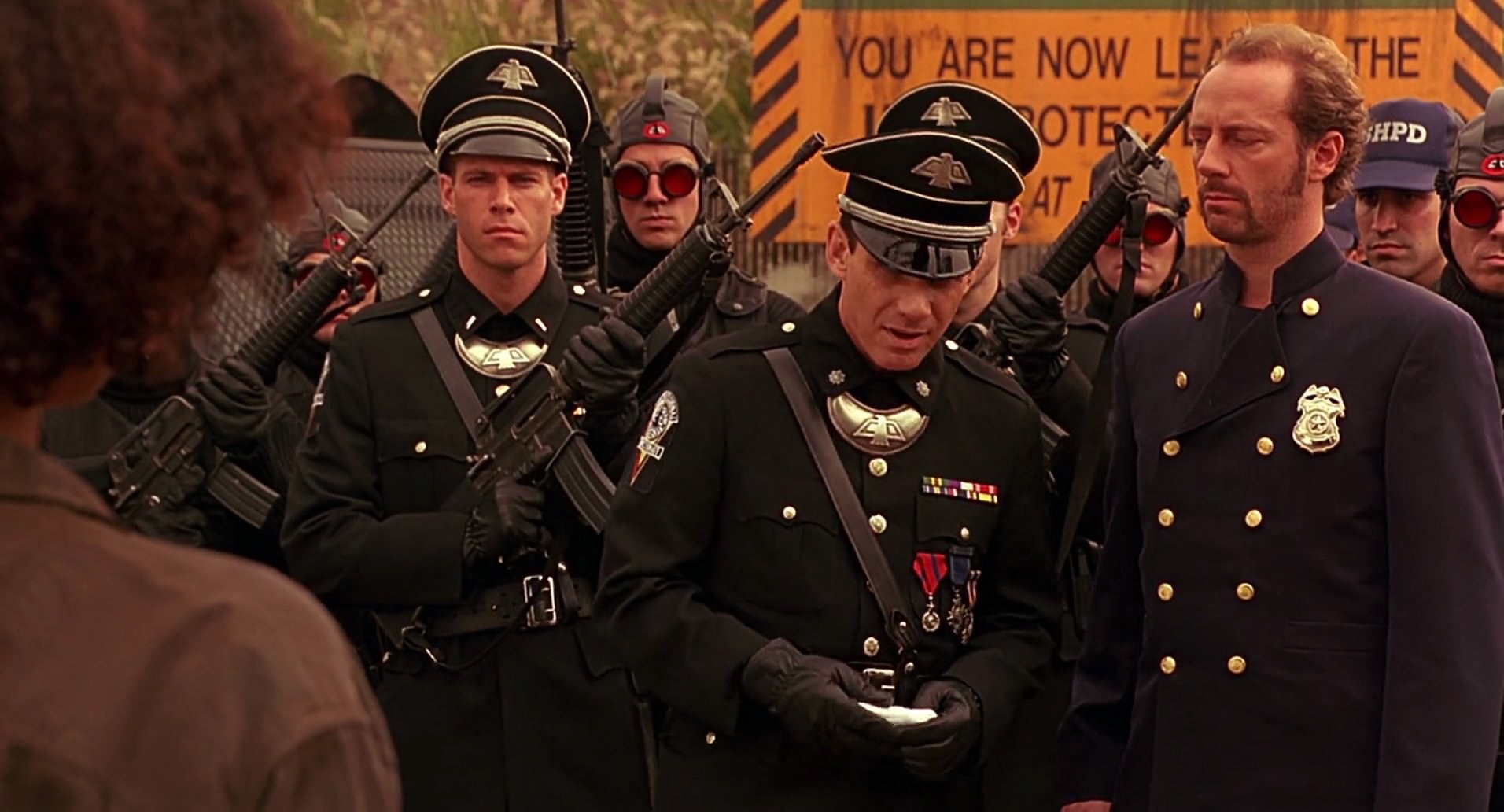Barb Wire (1996) screencap 9432