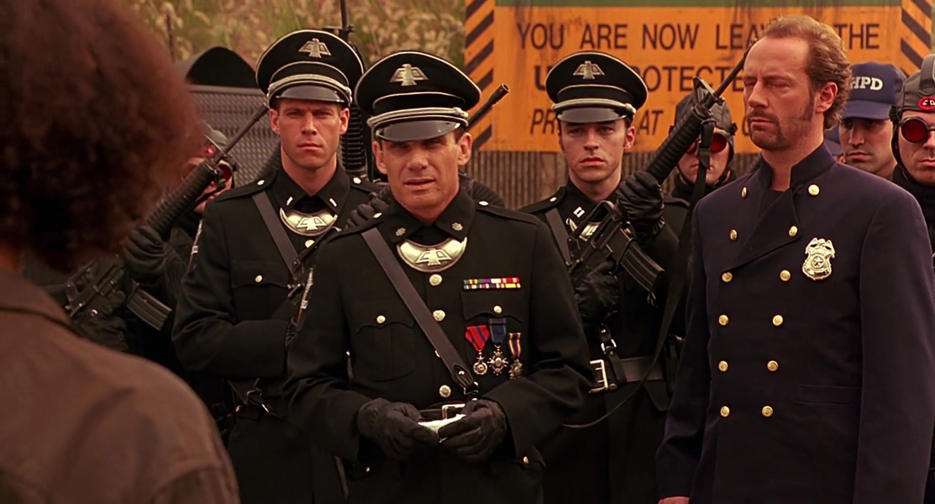 Barb Wire (1996) screencap 9435