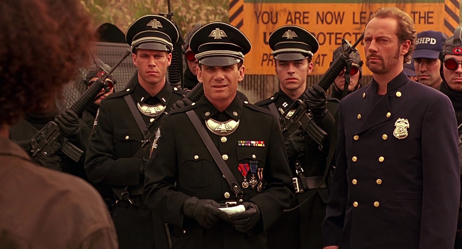 Barb Wire (1996) HD screenshot 9437