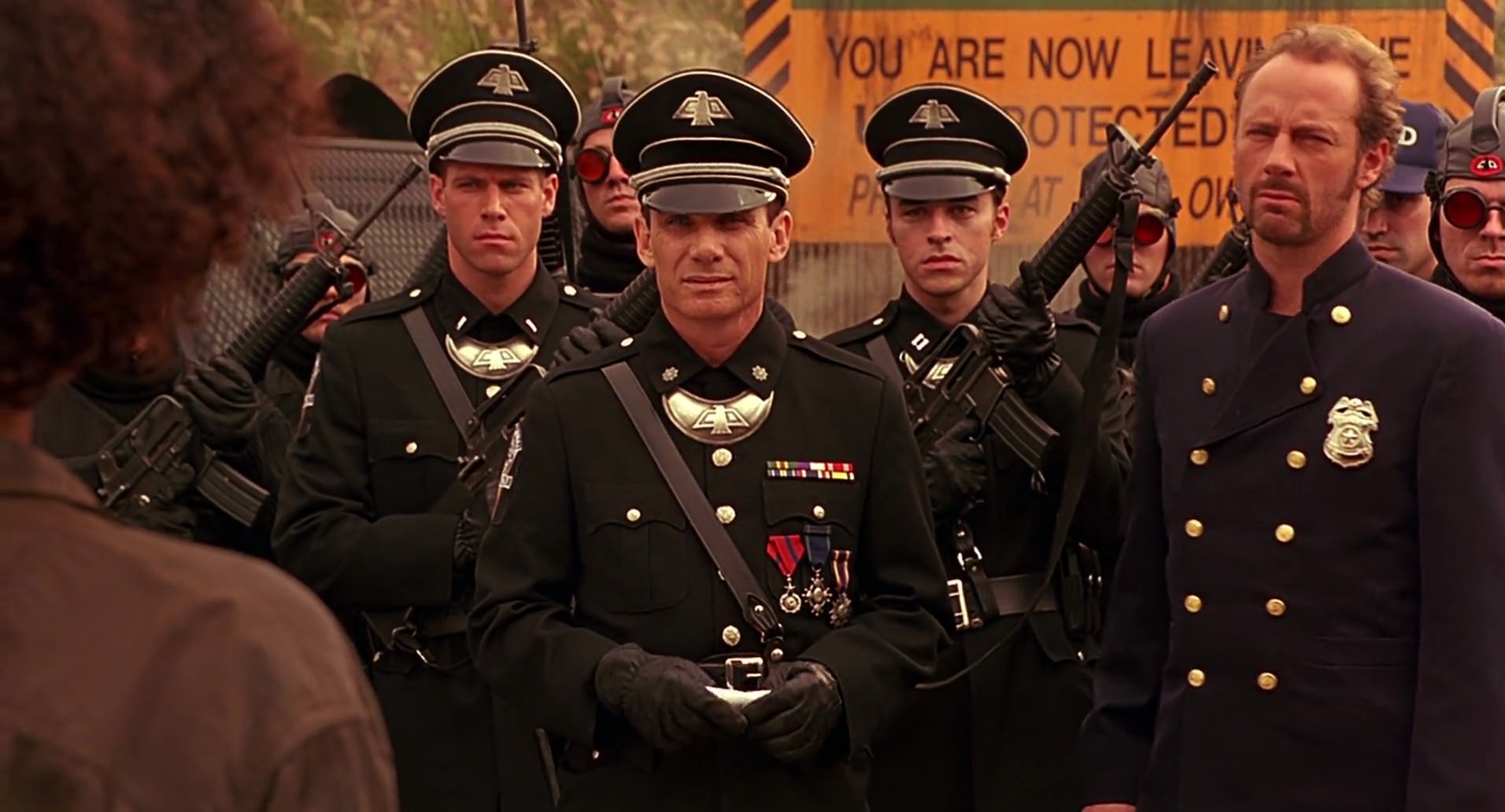 Barb Wire (1996) screencap 9444