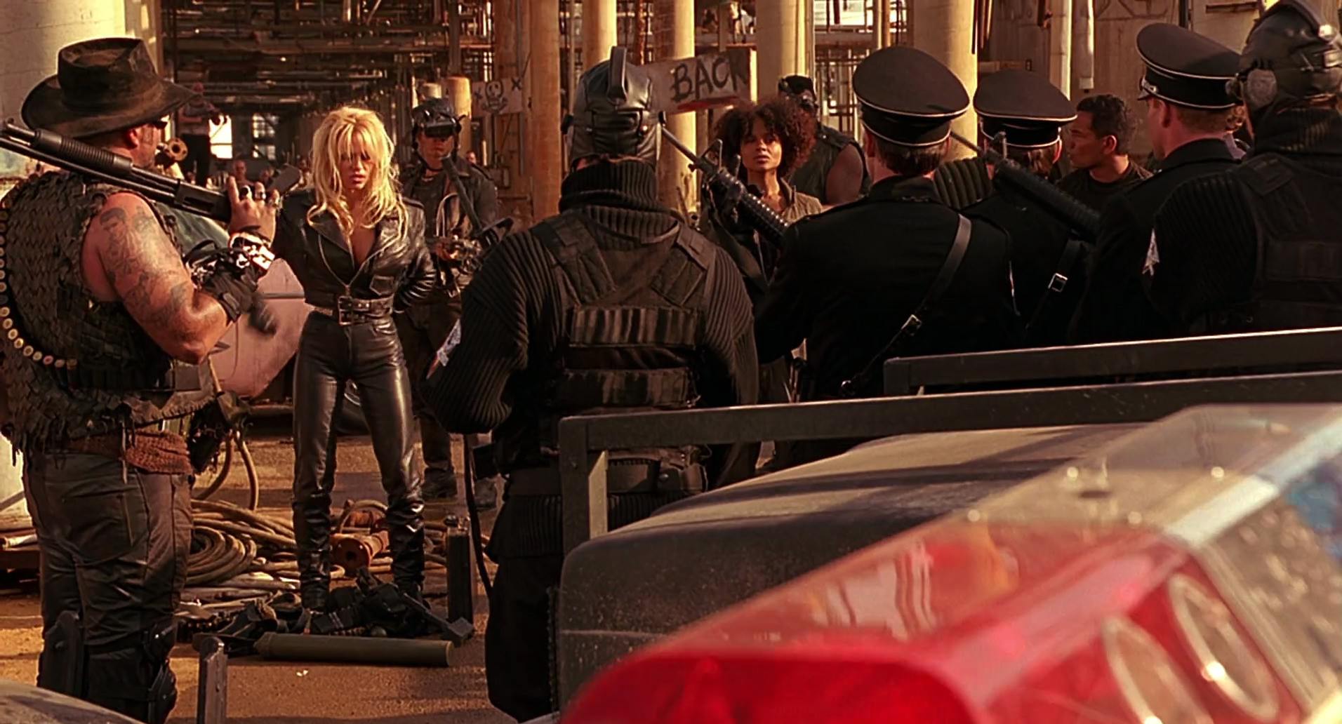 Barb Wire (1996) screencap 9483
