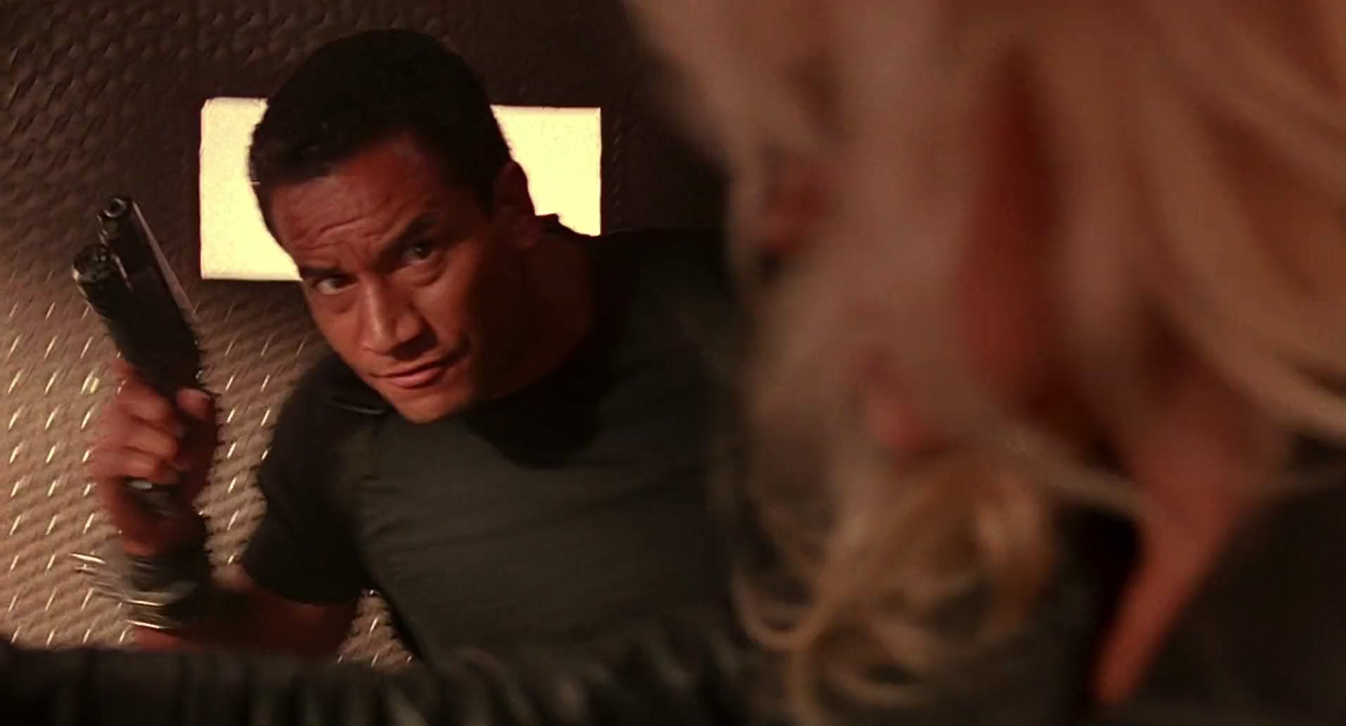 Barb Wire (1996) screencap 9519
