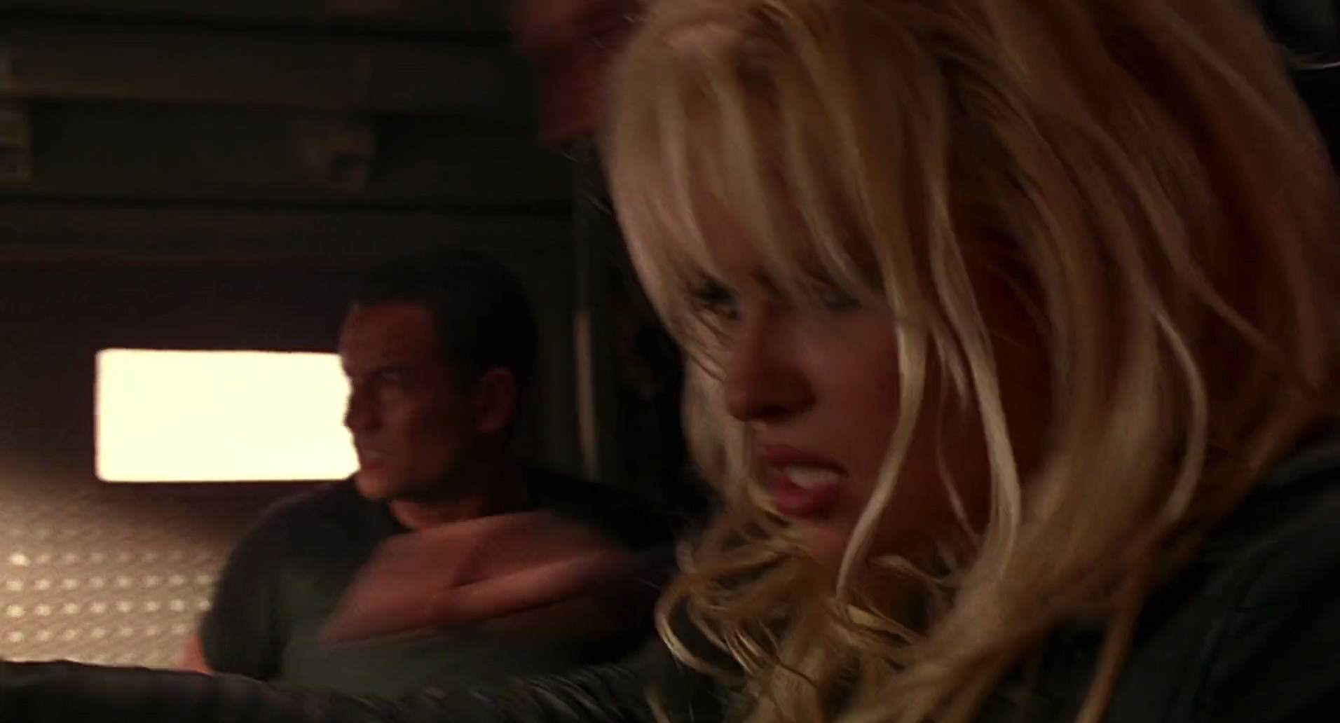 Barb Wire (1996) screencap 9549