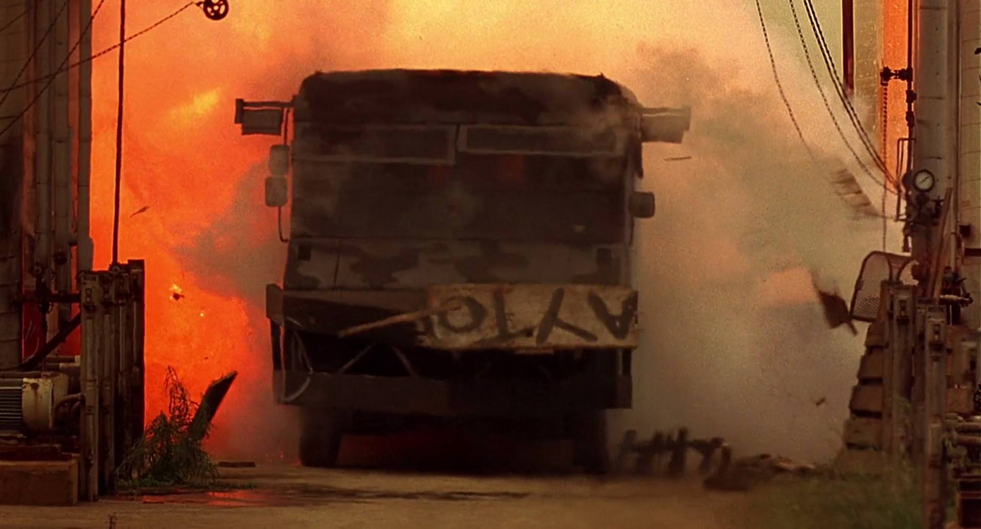 Barb Wire (1996) HD screenshot 9557