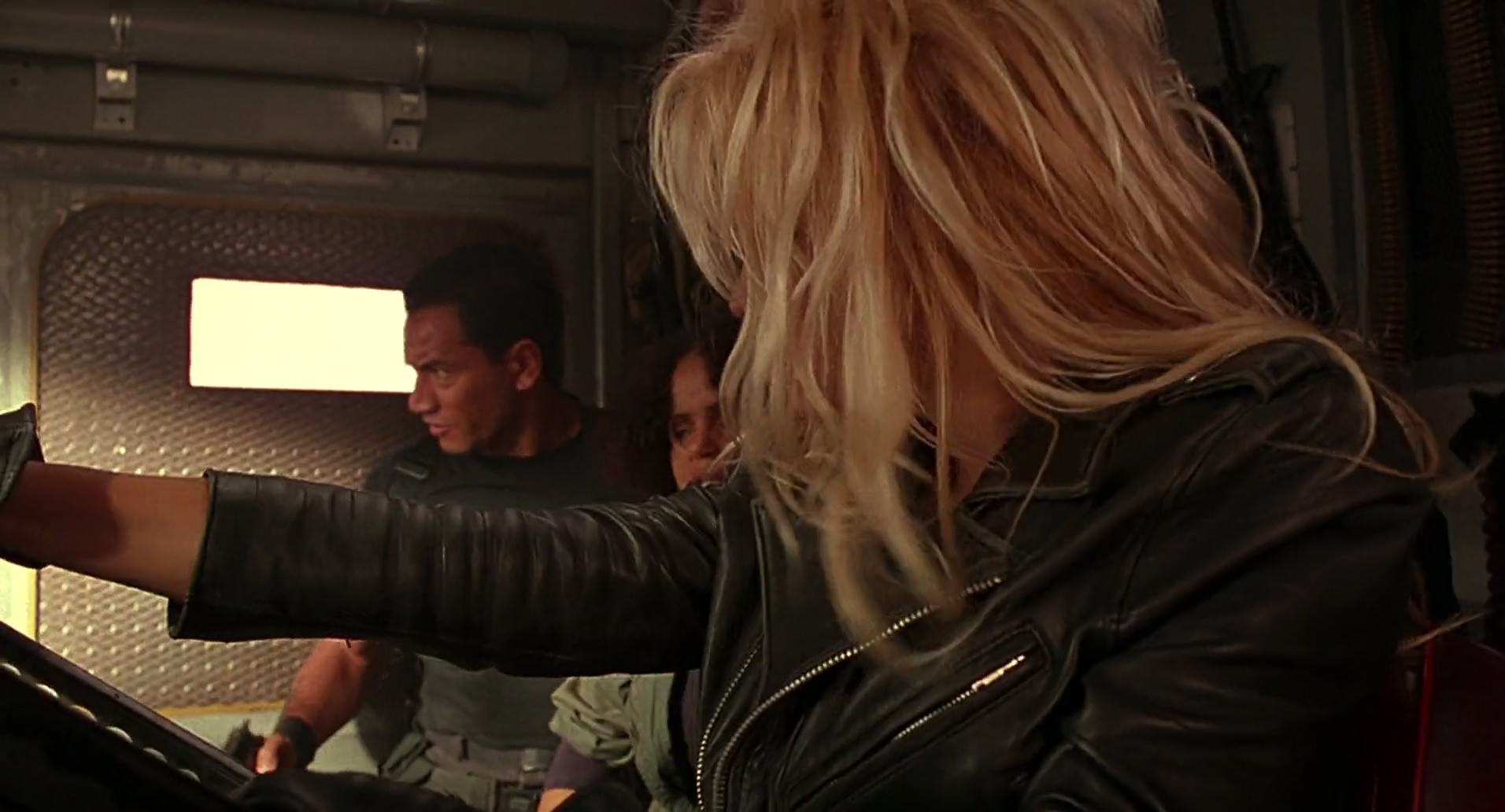 Barb Wire (1996) HD screenshot 9584