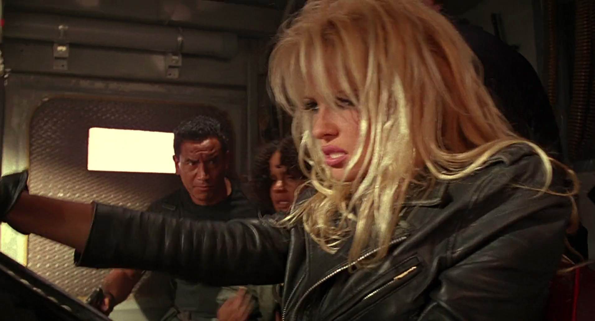 Barb Wire (1996) screencap 9585