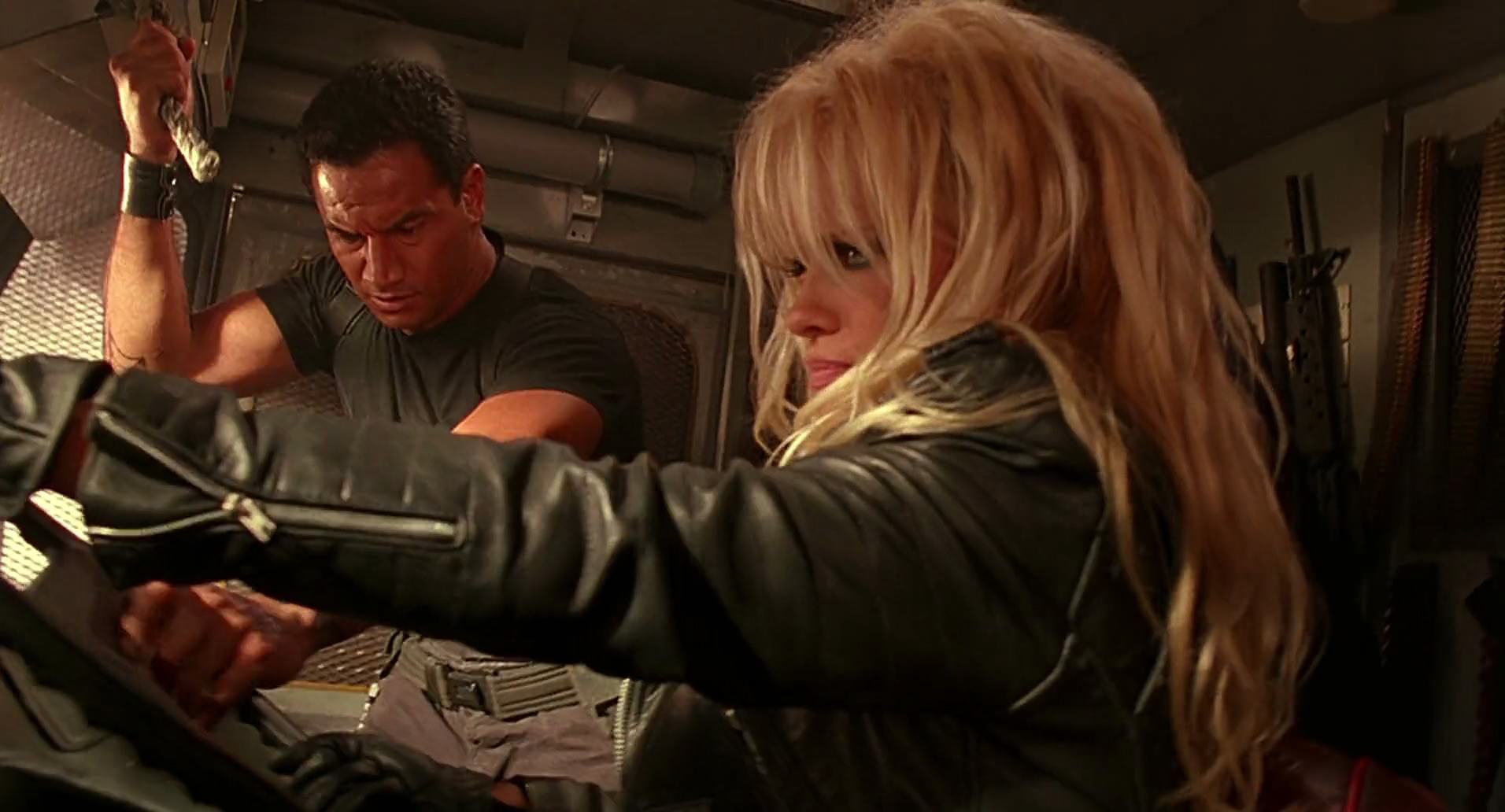 Barb Wire (1996) screencap 9609