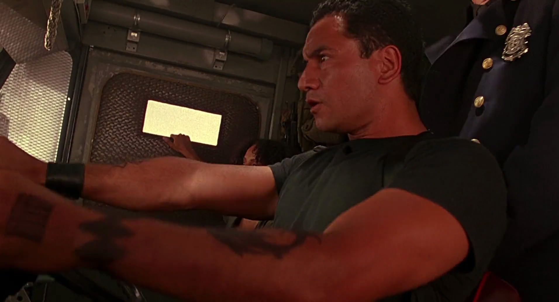 Barb Wire (1996) screencap 9627