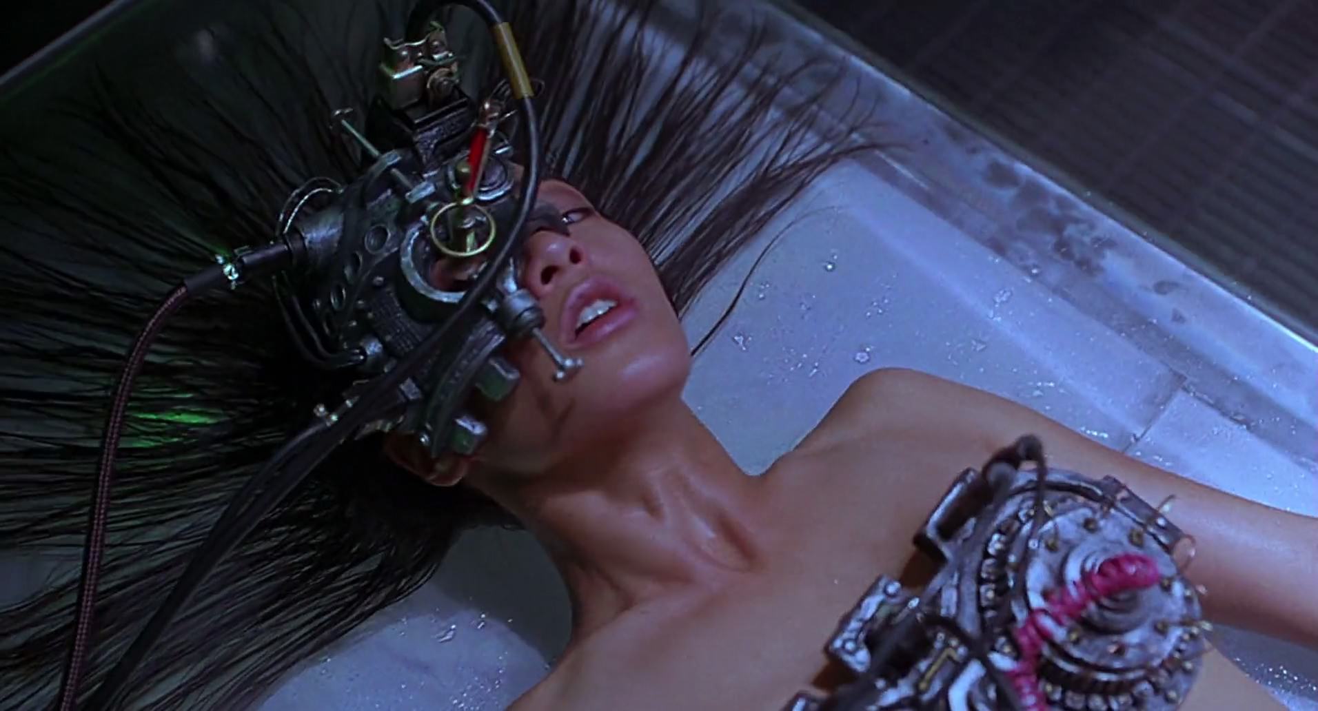 Barb Wire (1996) screencap 963