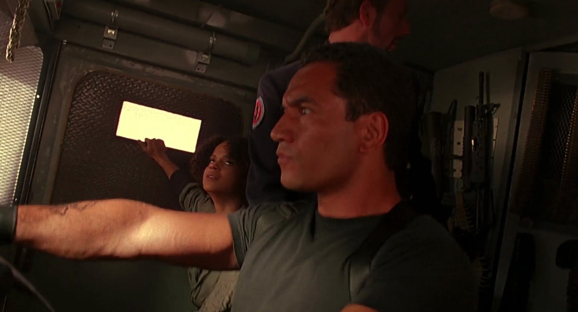 Barb Wire (1996) screencap 9630