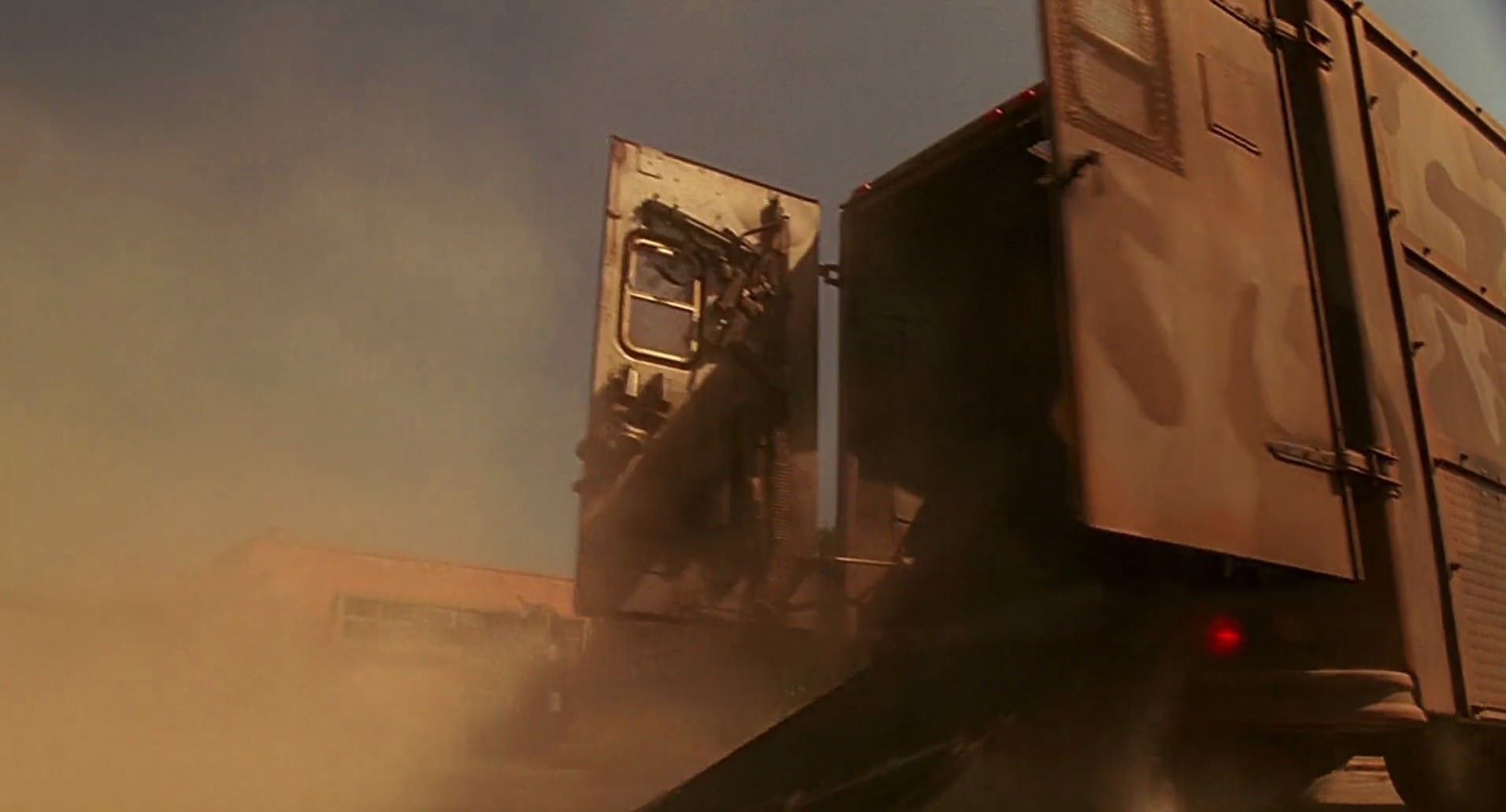 Barb Wire (1996) screencap 9633