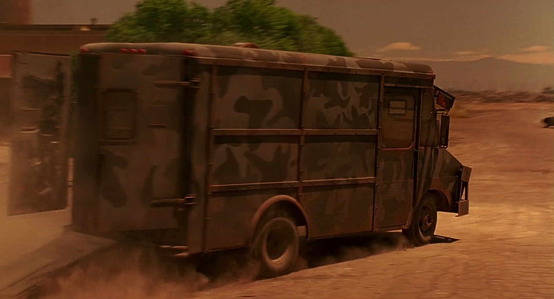 Barb Wire (1996) screencap 9648