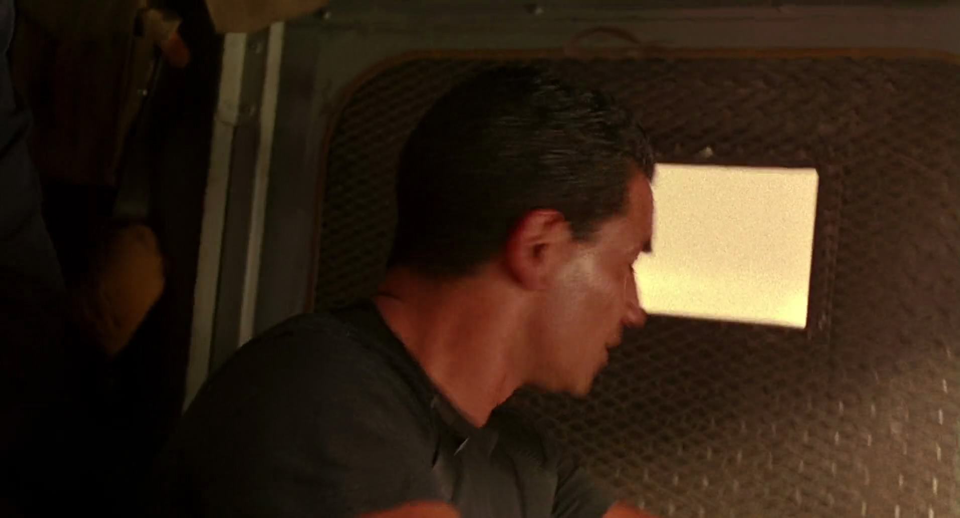 Barb Wire (1996) HD screenshot 9656