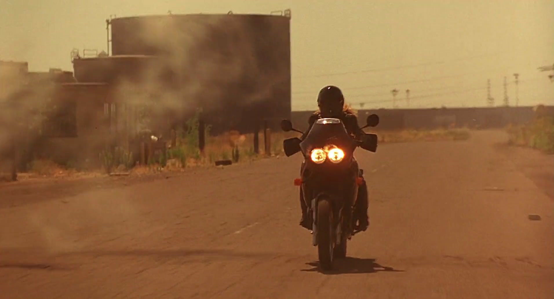 Barb Wire (1996) HD screenshot 9665