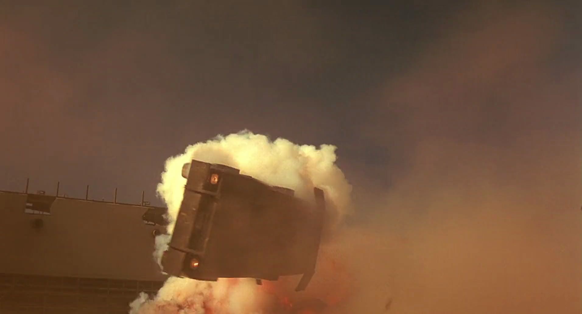Barb Wire (1996) screencap 9702