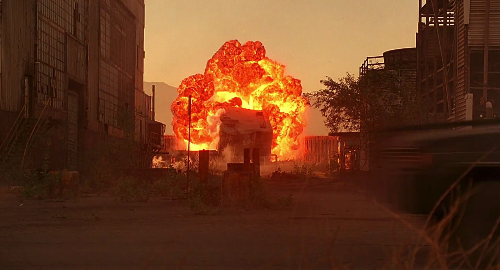 Barb Wire (1996) HD screenshot 9713