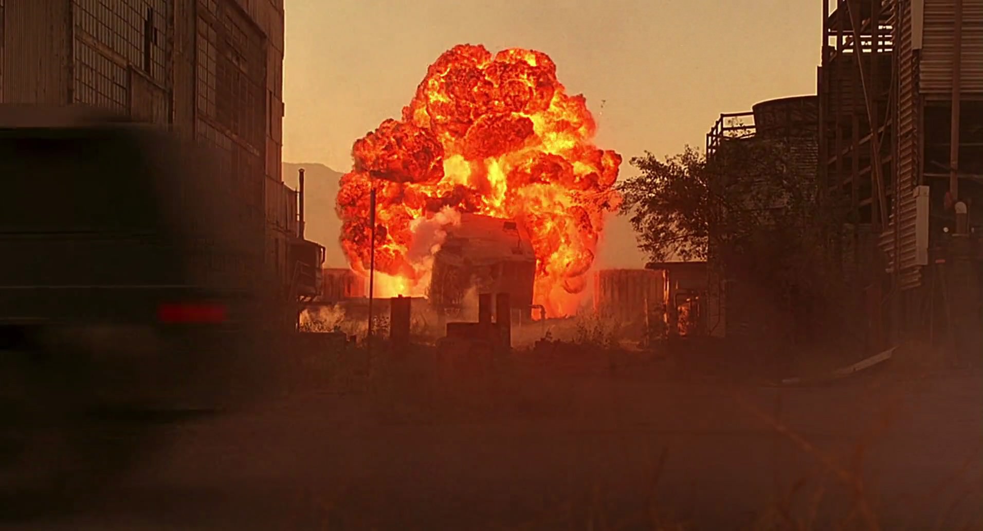Barb Wire (1996) screencap 9714