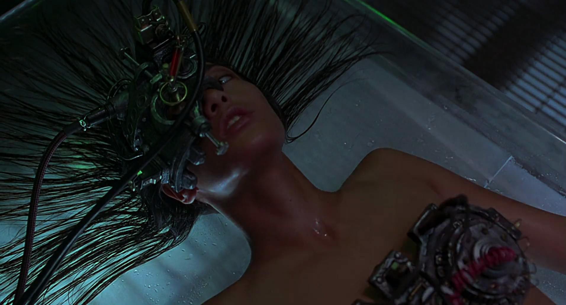 Barb Wire (1996) screencap 978