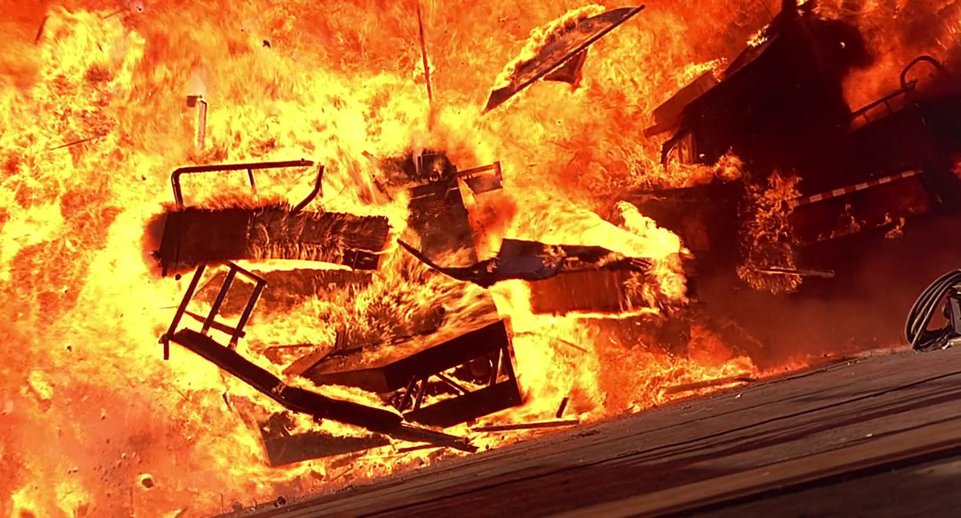 Barb Wire (1996) screencap 9780